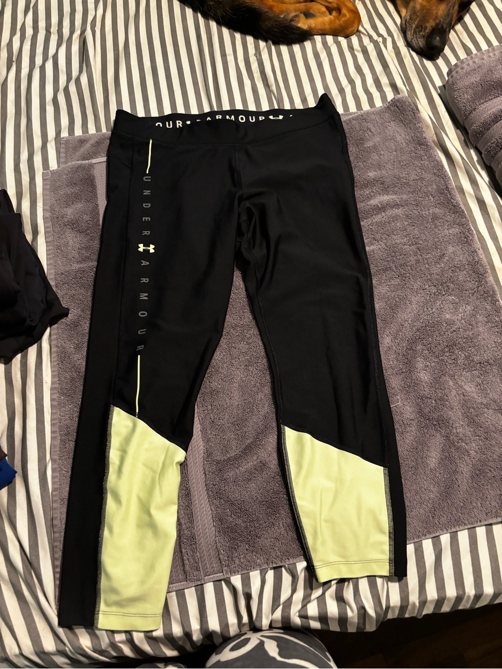 Womens size XL Under Armour Black and Light Green Athletic Leggings